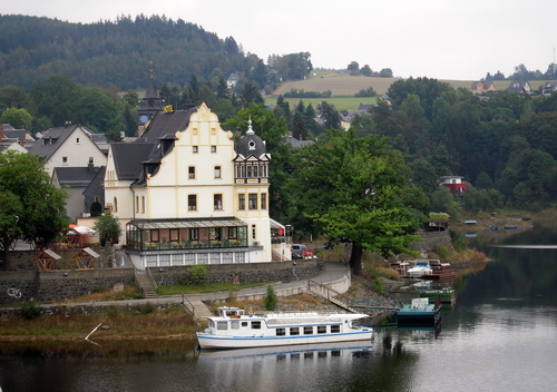 Saalburg von der Brücke aus